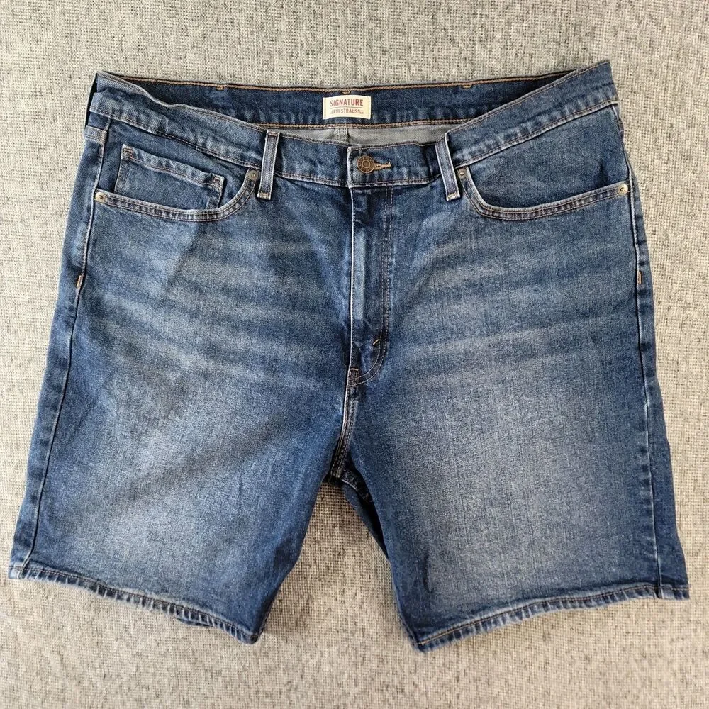 Signature by Levi Strauss Men's Denim Shorts Size 38 Blue Faded Jean Loose Fit